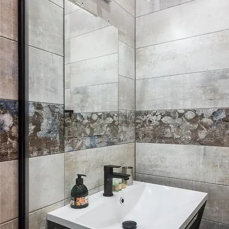 Center 1bd Flat With Workspace By Flat Mаnager *