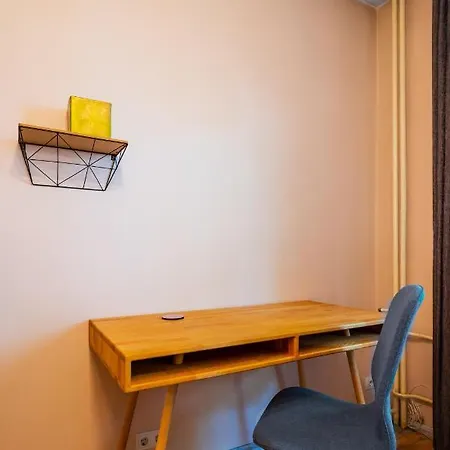 Center 1bd Flat With Workspace By Flat Mаnager *