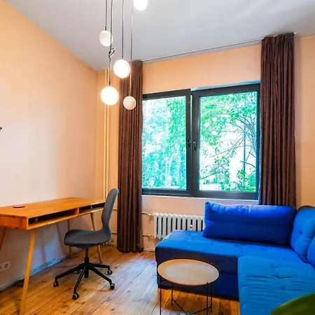 Center 1bd Flat With Workspace By Flat Mаnager